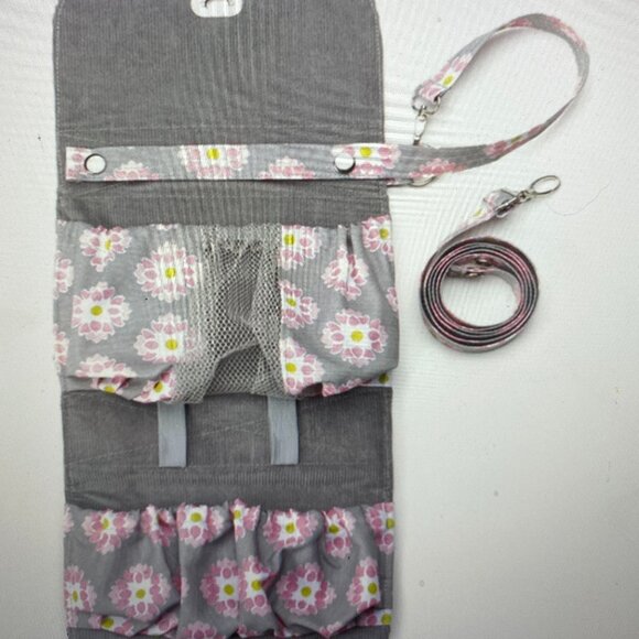 EUC Lilly Bit Diaper Clutch Floral - Picture 11 of 12